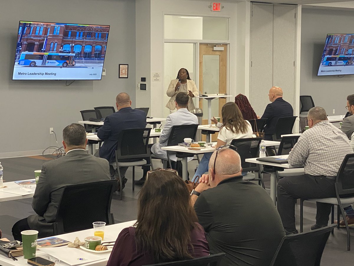 KurtReiber's tweet image. Great to host @cincinnatimetro leadership team @FreestoreFB’s Community Resource & Distribution Center for their annual Leadership Summit! Thanks to Metro’s new President & CEO - Andy Aiello for your kind words about our team and our critical work!