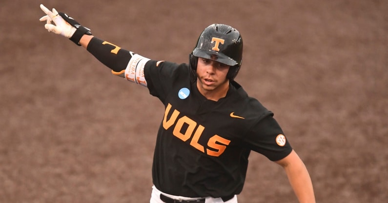 _Cainer's tweet image. Dalton Bargo is transferring to NC State, sources confirmed to @Volquest_On3.
Bargo went undrafted two weeks ago. The utility player hit 22 home runs and drove in 67 runs with the #Vols across two seasons. @ByMikeWilson first.
🔗on3.com/teams/tennesse…