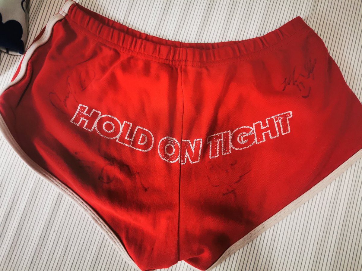 1HEARTBING0's tweet image. signed hey monday booty shorts heat or heat