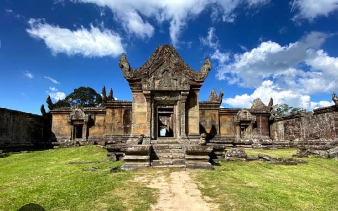 rajpreetaulakh's tweet image. #Thailand and #Cambodia, two #Buddhist countries, are fighting for the ownership of the #Shiva's #Parihavihar temple built by King #Yashovarman in the #9th century, #2000 km from the coast of #India.
#AkhandBharat already exists. Just need to be realized & recognized.