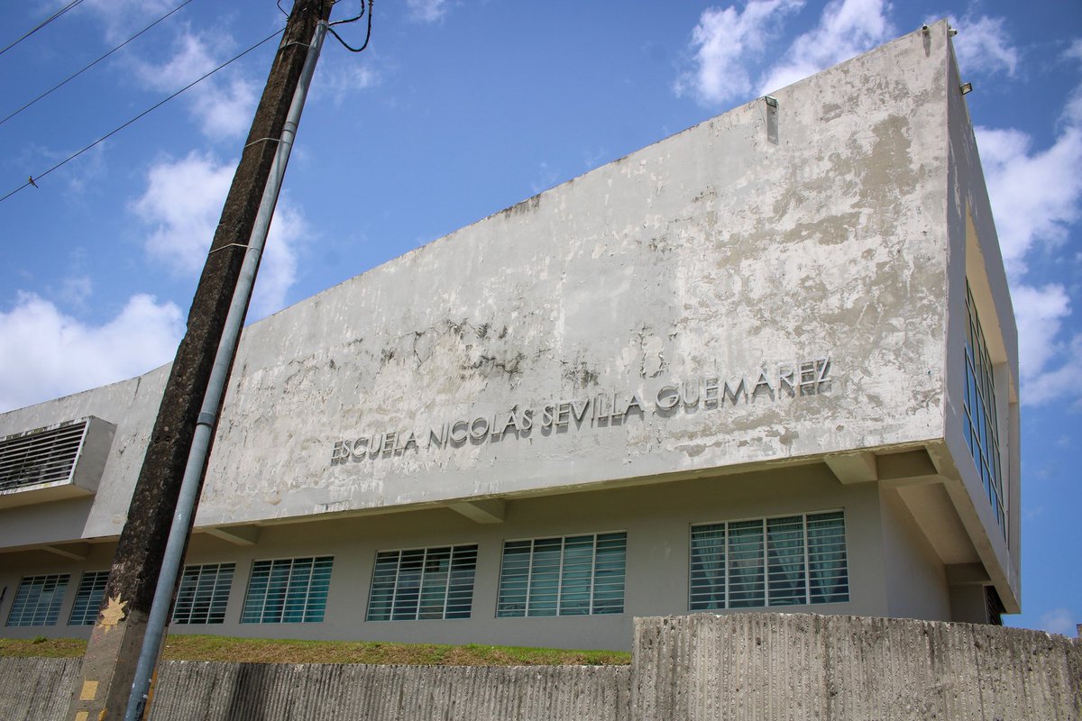 Hoy nuevamente visitamos, junto al representante Félix Pacheco, la Escuela Nicolás Sevilla en Toa Alta. ✏️✅

El representante y su equipo han adoptado este plantel para, junto al personal docente y voluntarios, realizar ellos mismos los trabajos de limpieza y pintura. ¡Gracias