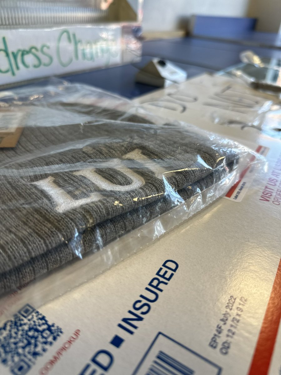 Shipping some #LUI Merch to some NFLUI Holders 📦✈️  From the bottom of my heart - Thank You For Your Support!