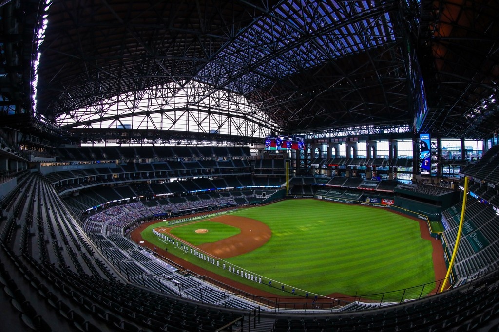 GlobeLifeField's tweet image. THROWBACK THURSDAY 📆
5️⃣ years ago today — July 24, 2020 — Globe Life Field hosted the first MLB game in its history, as the @Rangers took on the Colorado Rockies.
After a tense pitching duel, the Rangers pulled off a 1-0 victory, notching their first-ever win at their new home