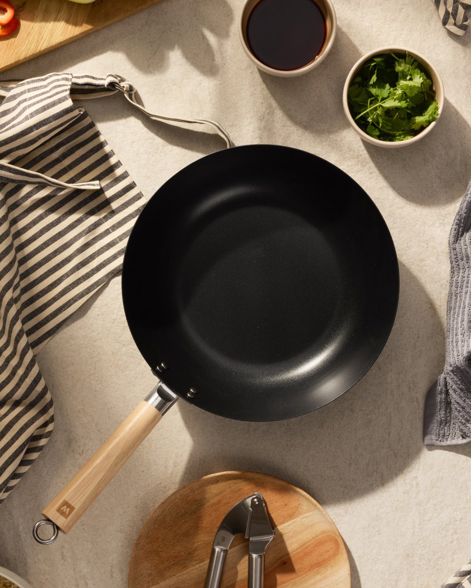WOOLWORTHS_SA's tweet image. Cooking just got easier – and prettier 🥘
Shop now: brnw.ch/21wUoGy
With non-stick pots, carbon steel wok and sleek storage, your kitchen will be calm and clutter-free.