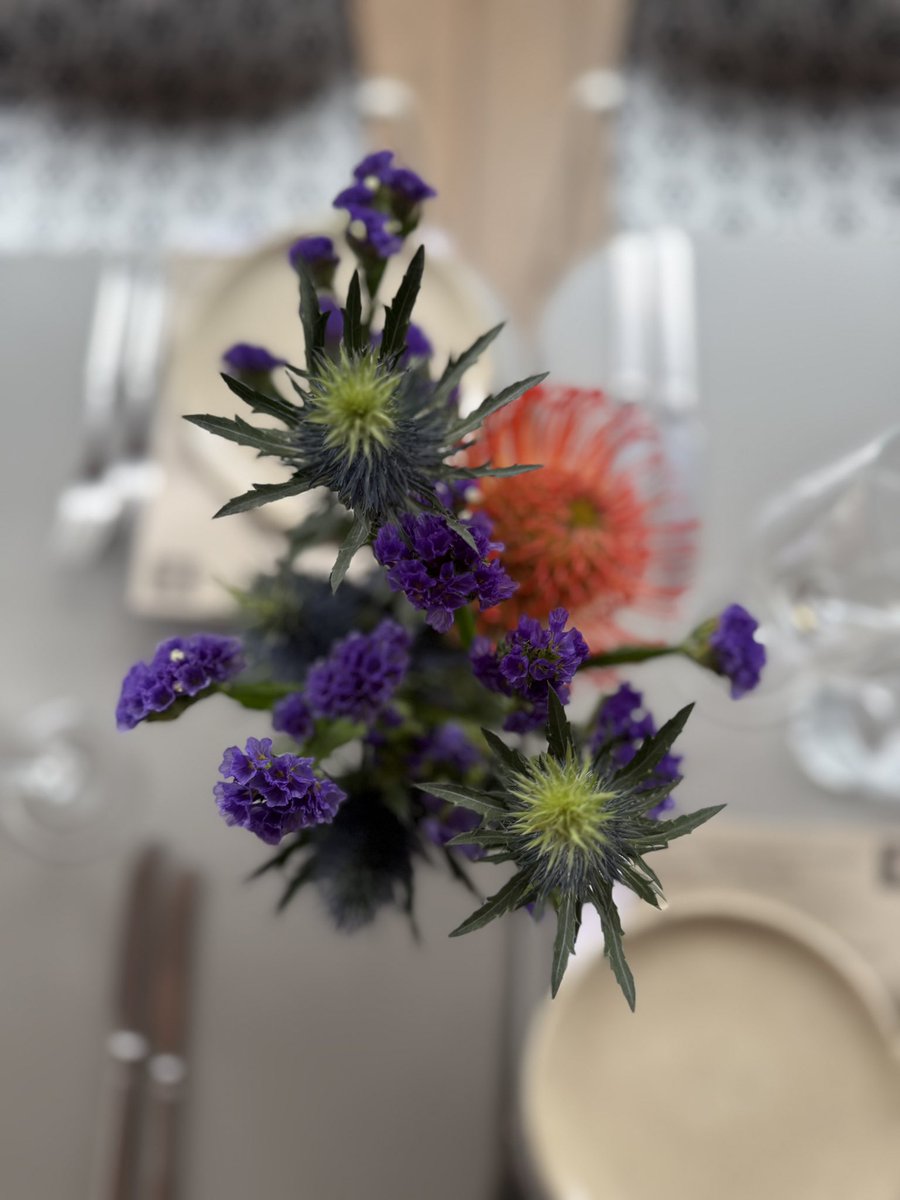 Beautiful blooms from Hugo’s Greengrocer giving the terrace a glow up 🌺