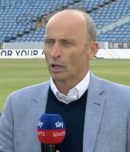 Silvereye (@_break_free___) on Twitter photo Nasser Hussain <a href="/nassercricket/">Nasser Hussain</a> whenever India bat well π£οΈ:
There's hardly "anything" for the bowlers in this pitch, pitch is literally flat
Same Nasser Hussain when England bat π£οΈ:
England batsmen are batting smartly
Kya baat hai Nasser bro!
#INDvsENG
#ENGvsIND Nasser Hussain <a href="/nassercricket/">Nasser Hussain</a> whenever India bat well π£οΈ:
There's hardly "anything" for the bowlers in this pitch, pitch is literally flat
Same Nasser Hussain when England bat π£οΈ:
England batsmen are batting smartly
Kya baat hai Nasser bro!
#INDvsENG
#ENGvsIND