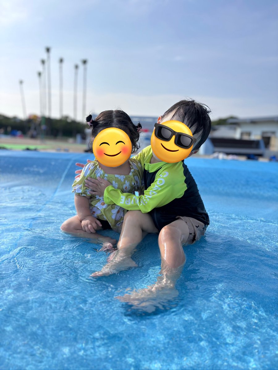 corotamachan's tweet photo. 親子で過ごす時間はあっという間に終わっていくんだろうな...ってたまにおセンチになる🍂

まだ３歳と１歳だからこれからなのに😂笑

このまま時間止まってほしいなって思うよ🥹 https://t.co/aqlCvJ64HR