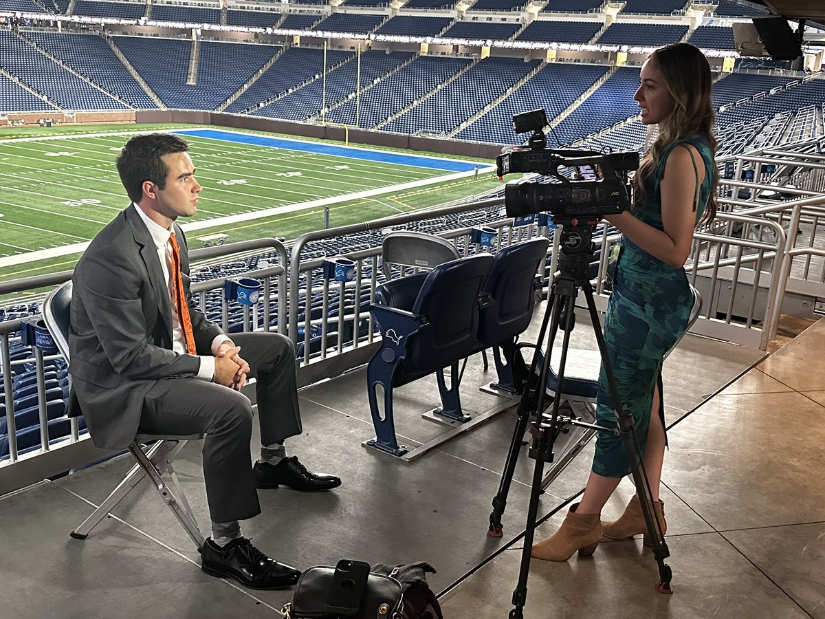 vandermerwe63's tweet image. Football season has started: @MACSports media day in Detroit! Time for the Falcons to take flight! @BGSU_Athletics @BG_Football @bgsu