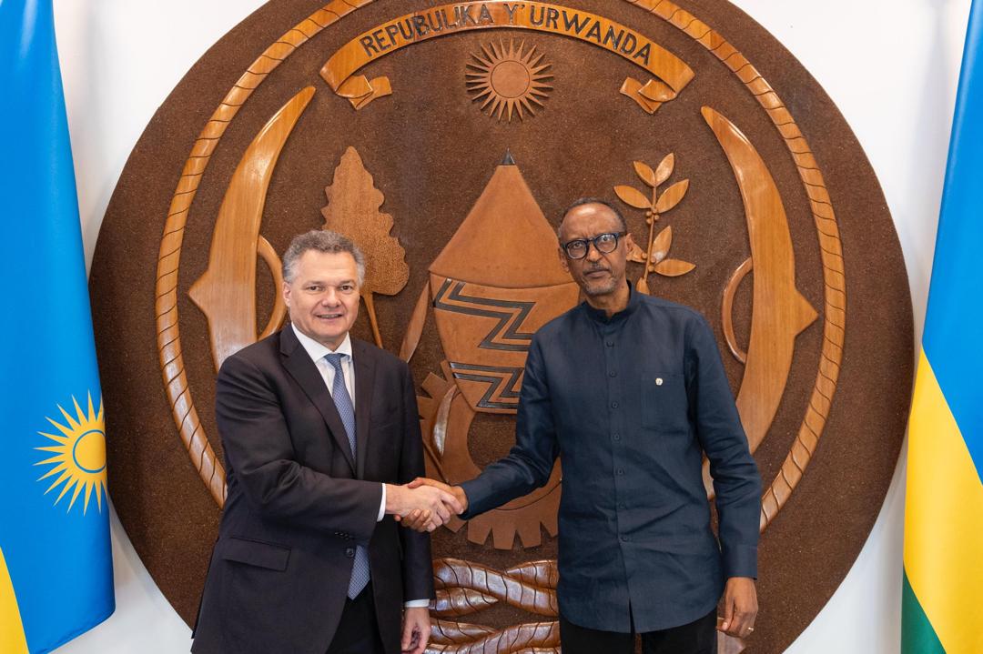 Mathieu_Uwi2023's tweet photo. @UrugwiroVillage @RwandaMFA đ«đ· Amb. Antoine AnfrĂ©, outgoing French Ambassador to Rwanda, met President Kagame today at Urugwiro Village. A gesture of gratitude and respect. đ€ #FranceRwanda https://t.co/fLjcw9rZ8S