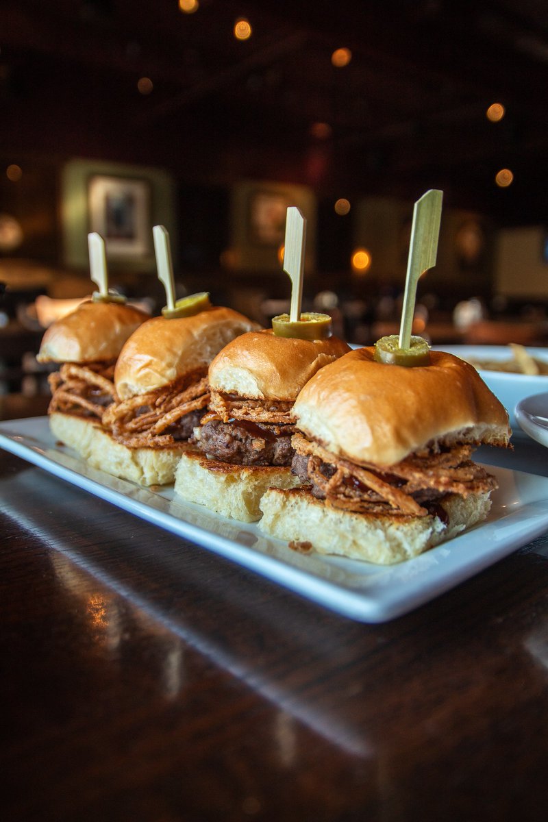 Midweek cravings? We’ve got you covered with bold bites, cold drinks, and all your Barley’s favorites!