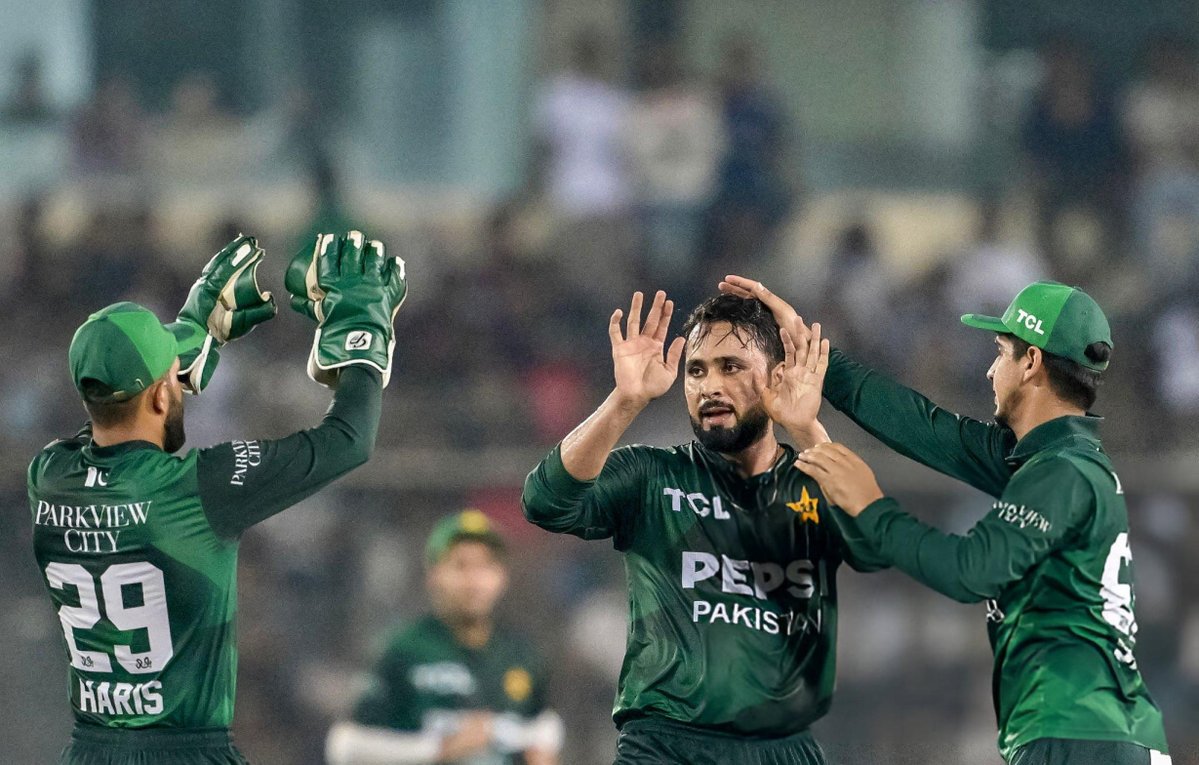 PeshawarZalmi's tweet image. The series may be lost, but the fight isn't over! ๐
Hats off to Pakistan Cricket Team for bouncing back in the final T20I against ๐ง๐ฉ
#Zalmi #YellowStorm #ZalmiXLegacy #BANvPAK