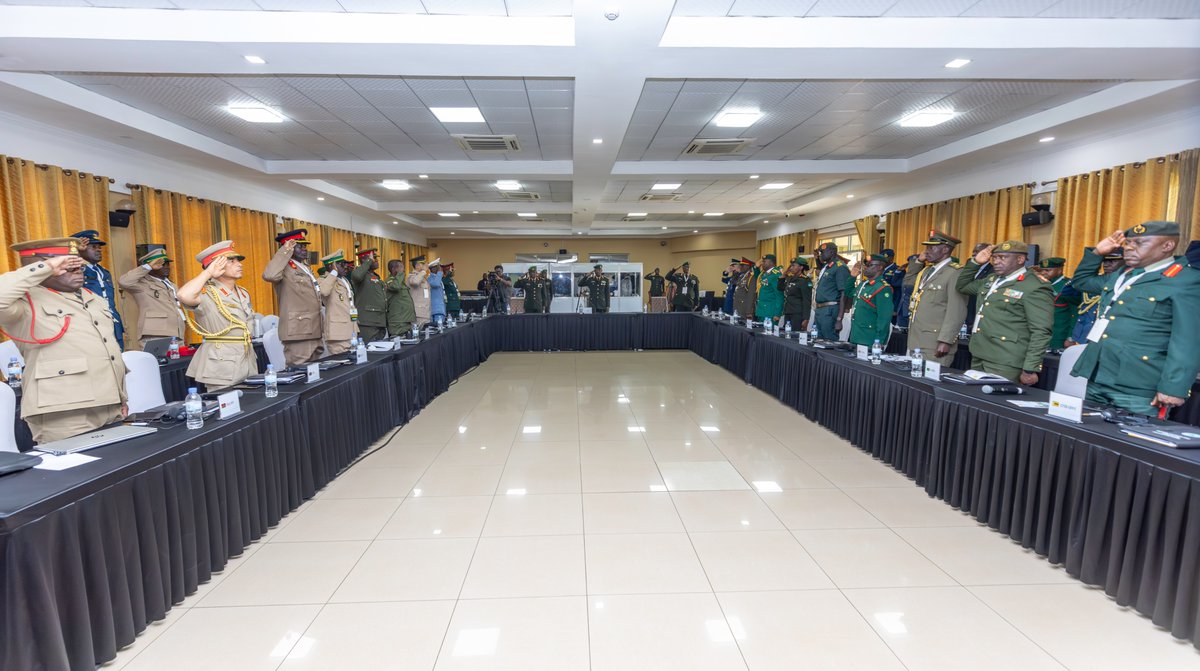 RwandaMoD's tweet image. The four-day African Command and Staff Colleges Chief Instructors' Workshop was officially closed in Kigali today by the RDF Chief of Defence Staff, Gen MK Mubarakh. The workshop was held under the theme “The Future of African Military Training and Education: Bridging the Digital…