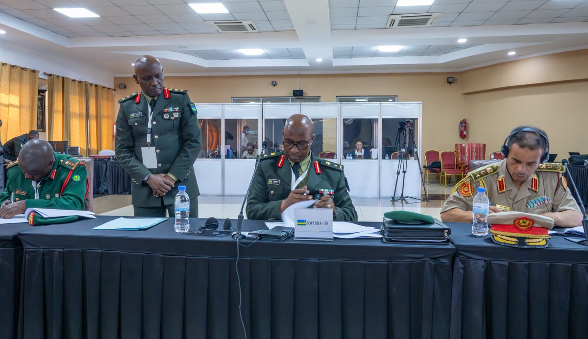RwandaMoD's tweet image. The four-day African Command and Staff Colleges Chief Instructors' Workshop was officially closed in Kigali today by the RDF Chief of Defence Staff, Gen MK Mubarakh. The workshop was held under the theme “The Future of African Military Training and Education: Bridging the Digital…