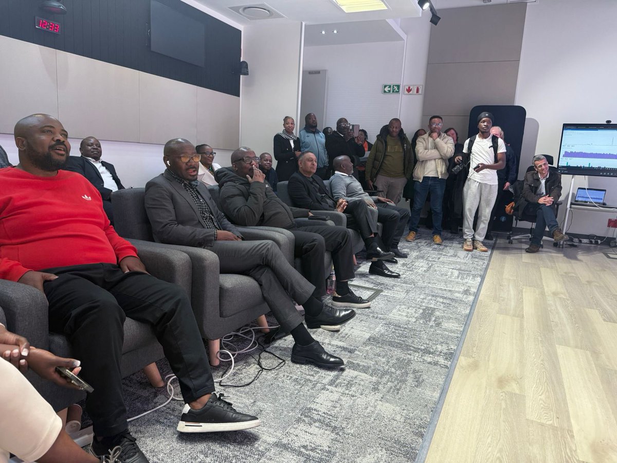 MEC Bonginkosi Dhlamini, together with MEC for Education Matome Chiloane, today at the launch of the 2026 Online School Admissions.
The application period for Grade 1 &amp; 8 in Gauteng officially opened at 08:00 AM with an impressive 78,645 applications recorded in the first hour.