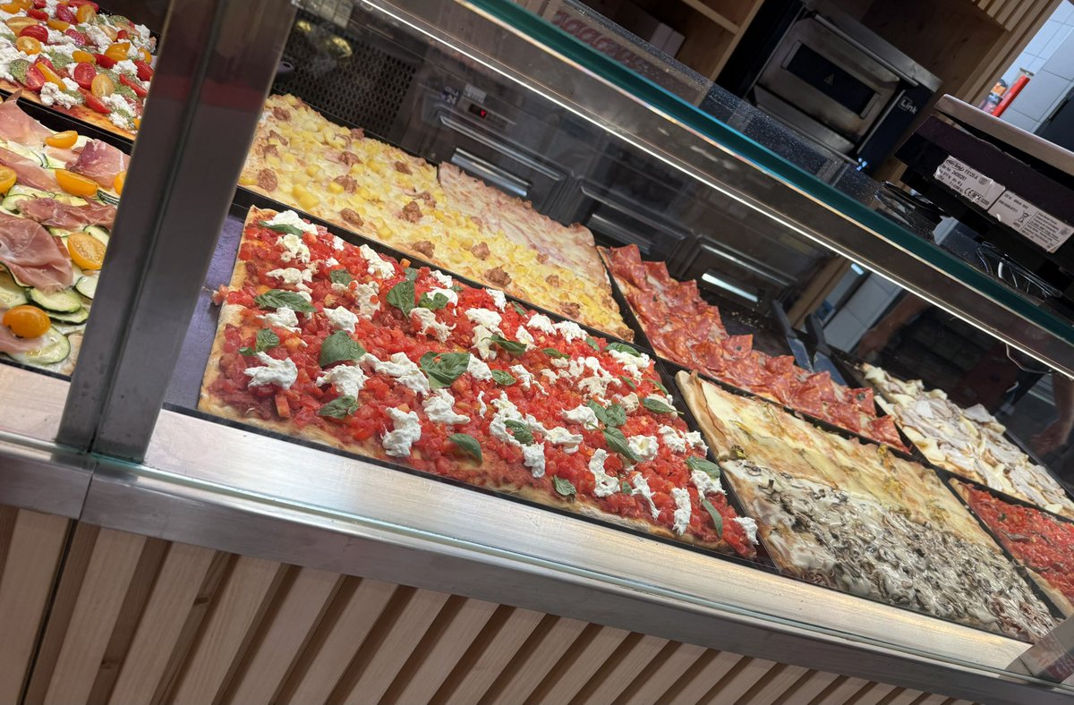 Italy does motorway service stations so well! 🇮🇹 🚙