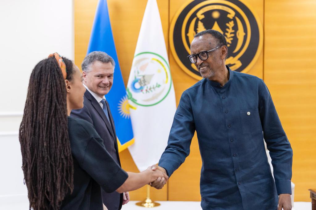 antoine_anfre's tweet image. Audience de départ ce jour avec le Président @PaulKagame, en compagnie du Ministre des Affaires étrangères @onduhungirehe, un entretien marquant après 4 belles années d'une mission qui touche à sa fin : Murakoze Cyane, Rwanda !