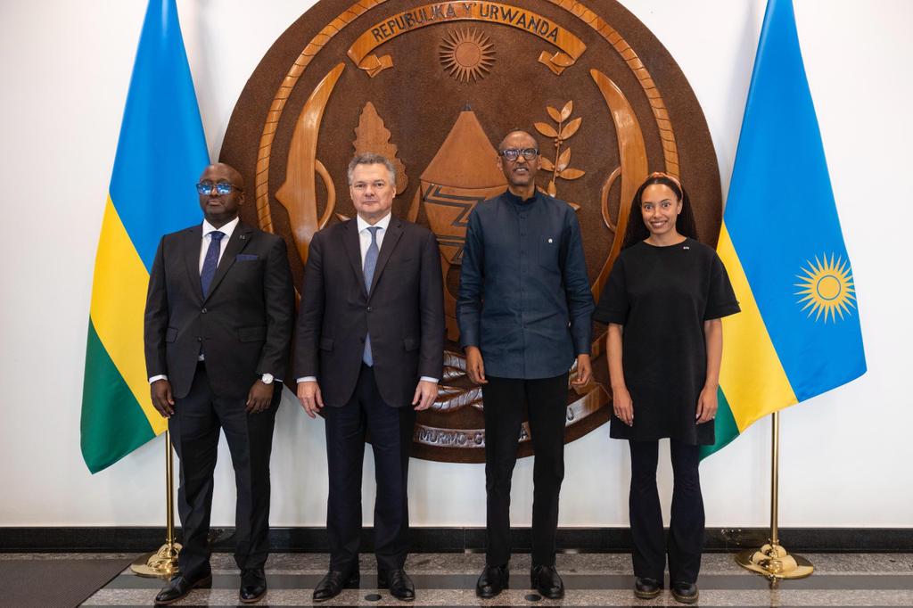 antoine_anfre's tweet image. Audience de départ ce jour avec le Président @PaulKagame, en compagnie du Ministre des Affaires étrangères @onduhungirehe, un entretien marquant après 4 belles années d'une mission qui touche à sa fin : Murakoze Cyane, Rwanda !