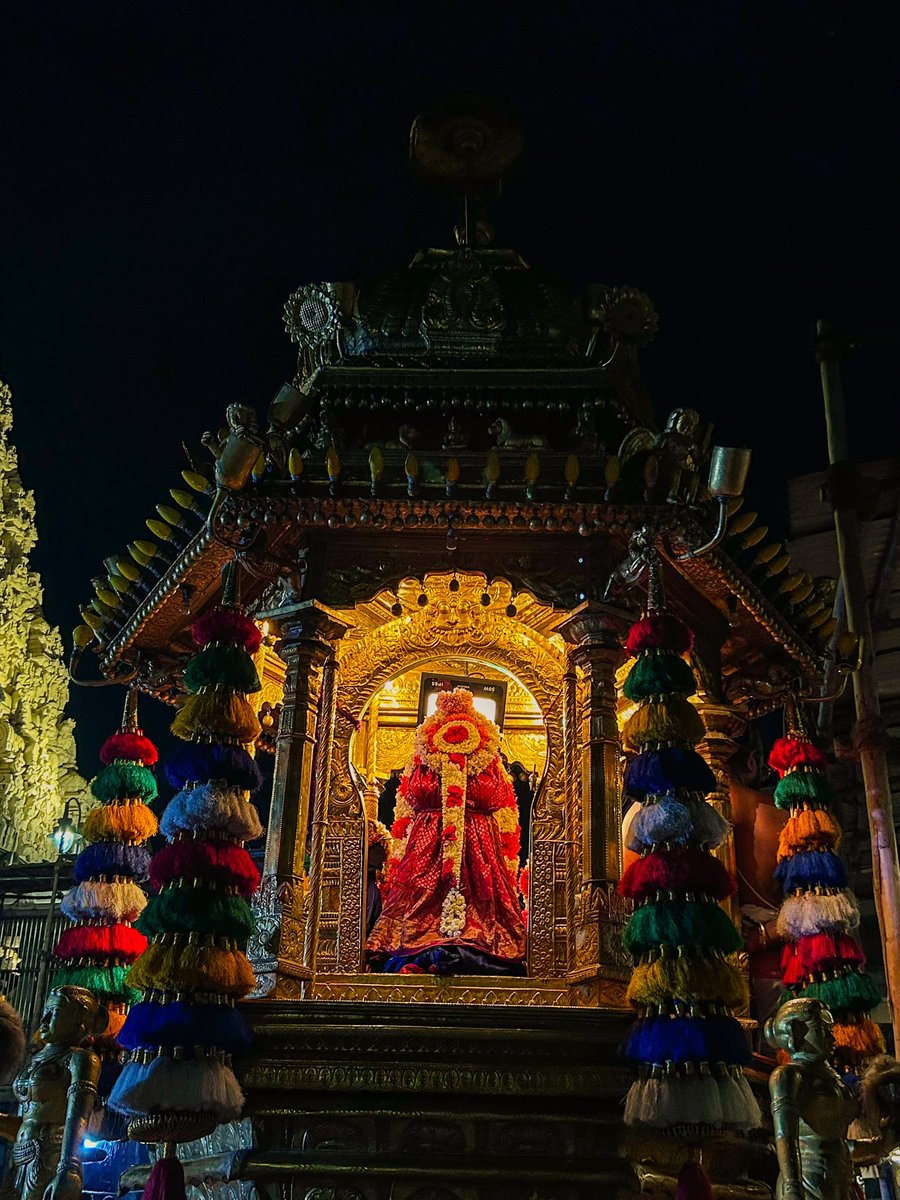 KanchiMatham's tweet image. Amavasya- Swarna Rathotsavam performed to Shri Kanchi Kamakshi Ambal this evening (24 Jul. 2025) #kamakoti