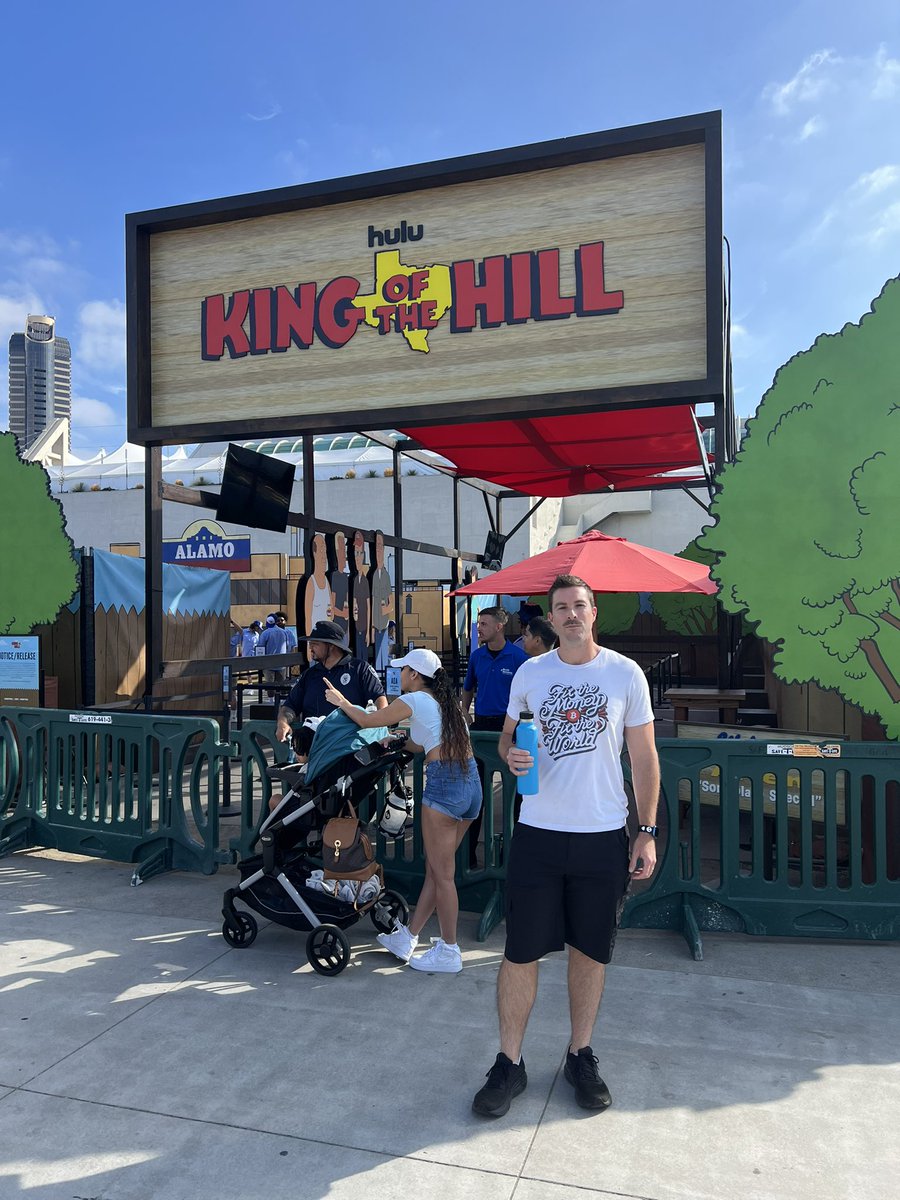 Will Schoellkopf⚡️ (@realbitcoindog) on Twitter photo Repping <a href="/ProofofInk/">Proof of Ink, BTC Designs</a> at San Diego Comic Con! “Now listen Bobby, I’ll tell you what”
<a href="/Stackchainmag/">Stackchain ⛓ Magazine</a> Repping <a href="/ProofofInk/">Proof of Ink, BTC Designs</a> at San Diego Comic Con! “Now listen Bobby, I’ll tell you what”
<a href="/Stackchainmag/">Stackchain ⛓ Magazine</a>