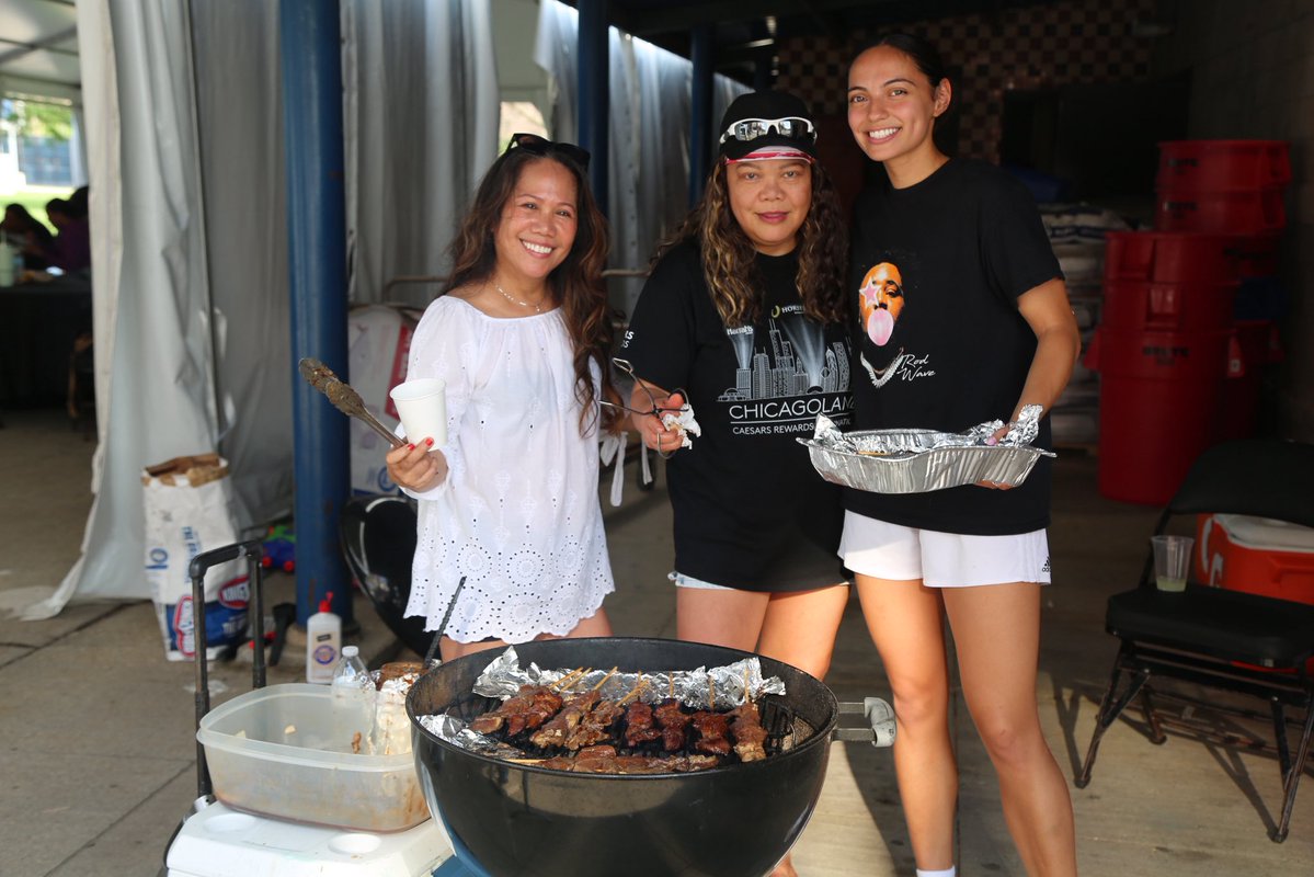 UIC_WBB's tweet image. Food, family, &amp;amp; fun 🌮🏐😎

We had so much fun at our Flames Family BBQ last night 🔥🔥🔥

#ChicagosCollegeTeam