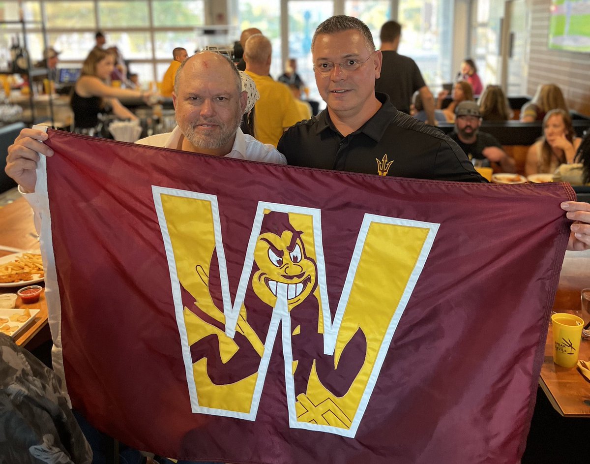 andrewtaylor09's tweet image. Happy birthday to the guy who keeps track of/celebrates all of OUR birthdays, the ever-talented Dan Trujillo (@pixelmandan)! Thanks for all you do for your #SunDevilFamily, keeping us all connected as much as possible! 😈🔱 #GoDevils #ForksUp pixeleffects.com