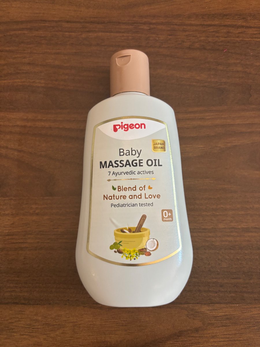 2525pomi's tweet photo. Pigeon Indiaのマッサージオイルでマッサージしてみたら、上の子がなんだか穏やかに眠ってくれた気がする☺️✨
続けてみようかな！
インドにもPigeonさんがあって助かる！ https://t.co/uI7HKaRFri