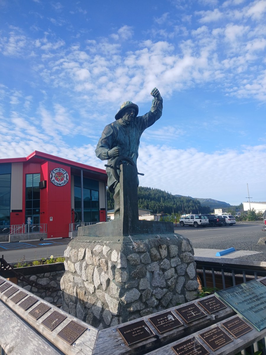 Jbn3ex's tweet image. Fishing towns usually have a fisherman's memorial by the harbor for those lost at sea.