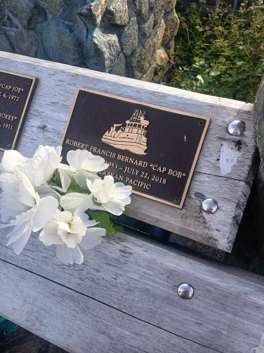 Jbn3ex's tweet image. Fishing towns usually have a fisherman's memorial by the harbor for those lost at sea.