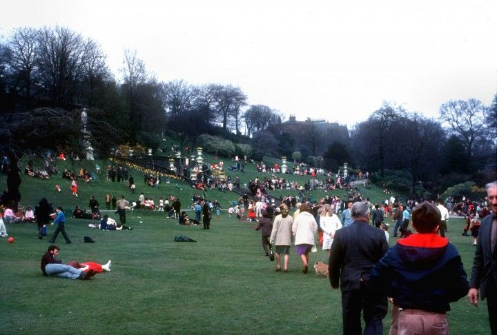YesterdaysBrit1's tweet image. Wonderful British people in the seventies.
Blissfully unaware of how Britain would be 5 decades later.