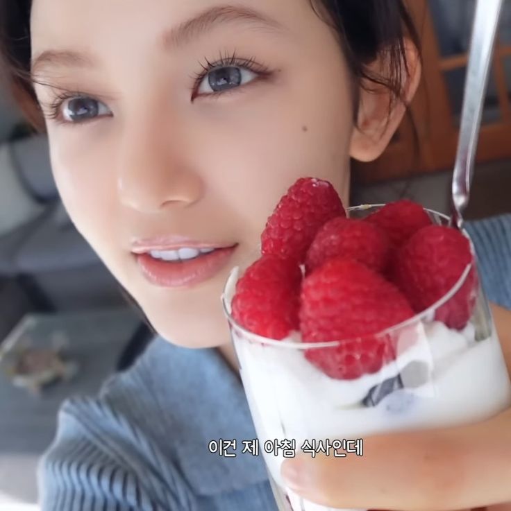 hourly_daniell's tweet image. strawberry princess 🍓