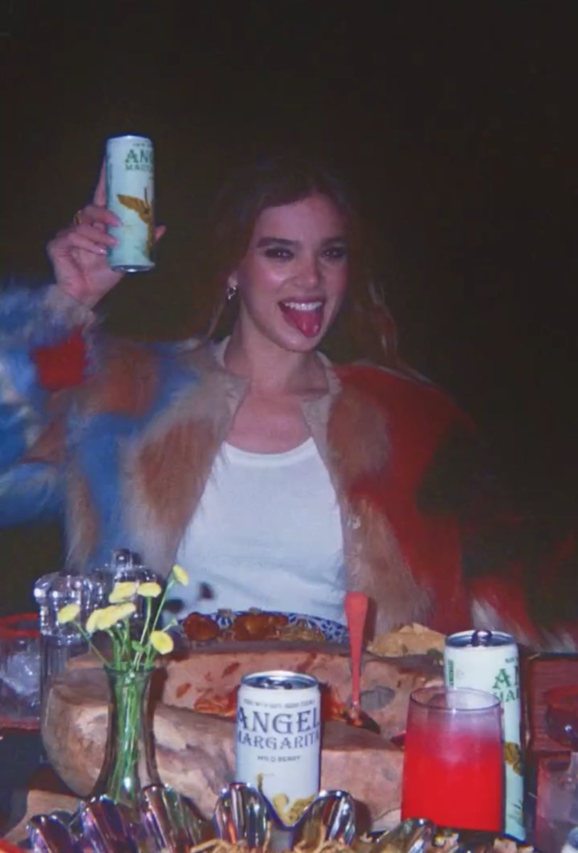 archiveshailees's tweet image. hailee steinfeld for angel margarita