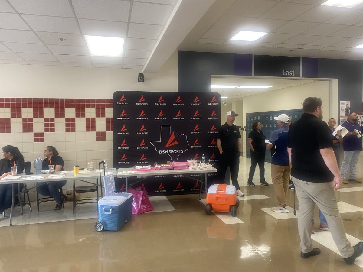 As another school year is rapidly approaching - TGCA - El Paso Sports Clinic @ Franklin HS - offering up insight and lectures.  A huge thanks to Sam Tipton and Dr  Charles Breithaupt.  And a special thanks to BSN for hospitality.  <a href="/THSCAcoaches/">THSCA</a> <a href="/AustinTGCA/">TGCA</a> <a href="/ELPASO_ISD/">El Paso ISD</a>