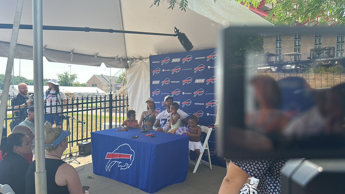 IanMillsTV's tweet image. It’s a family affair for Dion Dawkins!
We’ll have the latest from #Bills training camp at 4, 5, 6, and 11 on @news10nbc
