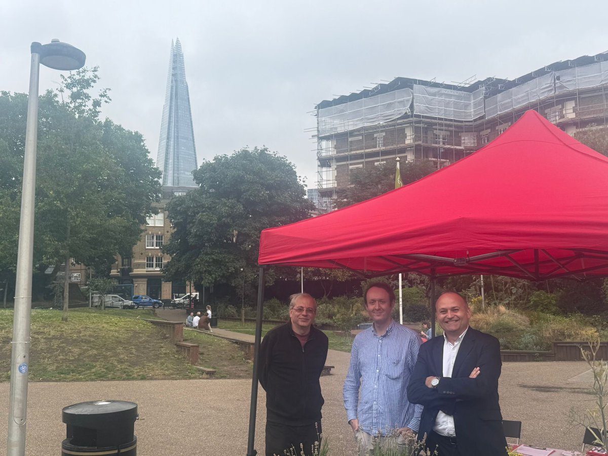 coyleneil's tweet image. Thanks to people who made it to the extra advice surgery in the #SE1 rain ☔️ today! #HereToHelp whatever the weather!
