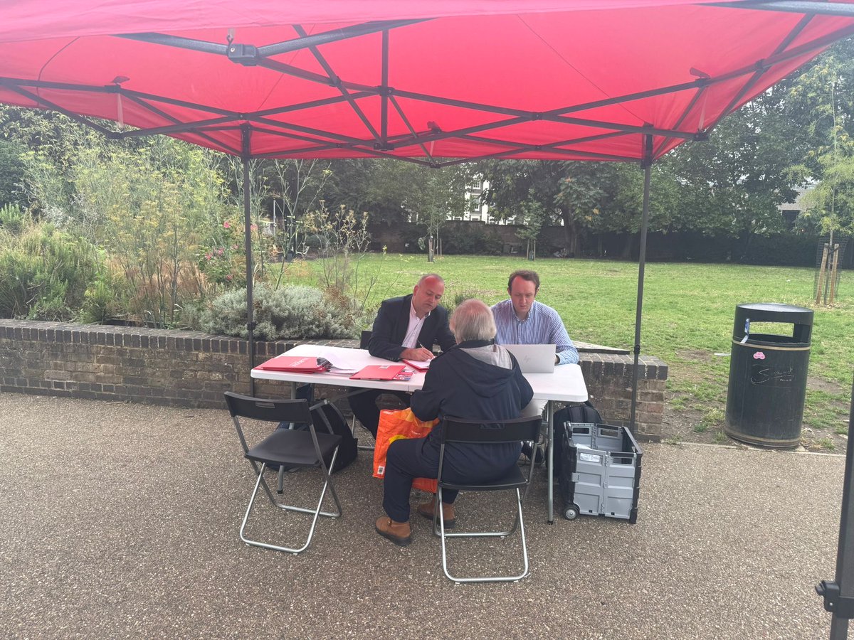 coyleneil's tweet image. Thanks to people who made it to the extra advice surgery in the #SE1 rain ☔️ today! #HereToHelp whatever the weather!