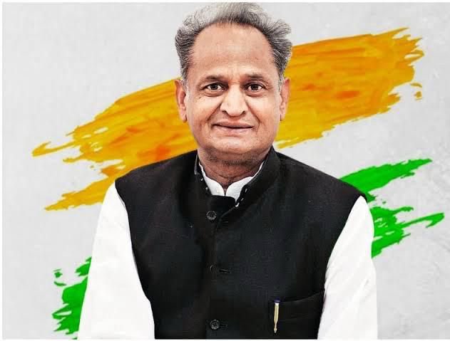 kunwarraghav's tweet image. First India News
बीकानेर से खबर
पूर्व मुख्यमंत्री अशोक गहलोत 30-31 जुलाई को रहेंगे बीकानेर दौरे पर
29 जुलाई को ट्रेन से रात्रि को जयपुर से बीकानेर के लिए रवाना होंगे
सुबह 6:15 बजे बीकानेर पहुंचेंगे,10 बजे स्थानीय कार्यकर्ताओं से मुलाकात
11 बजे संविधान बचाओ रैली
शाम 4 बजे प्रो.…