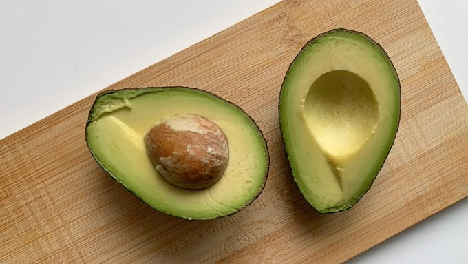 Te han lavado el cerebro.

Los alimentos que dicen que te destruyen...

En realidad son los que más te sanan.

Aquí tienes los 8 super alimentos que deberías comer todos los días (aunque digan que son “malos”):

1. Aguacate