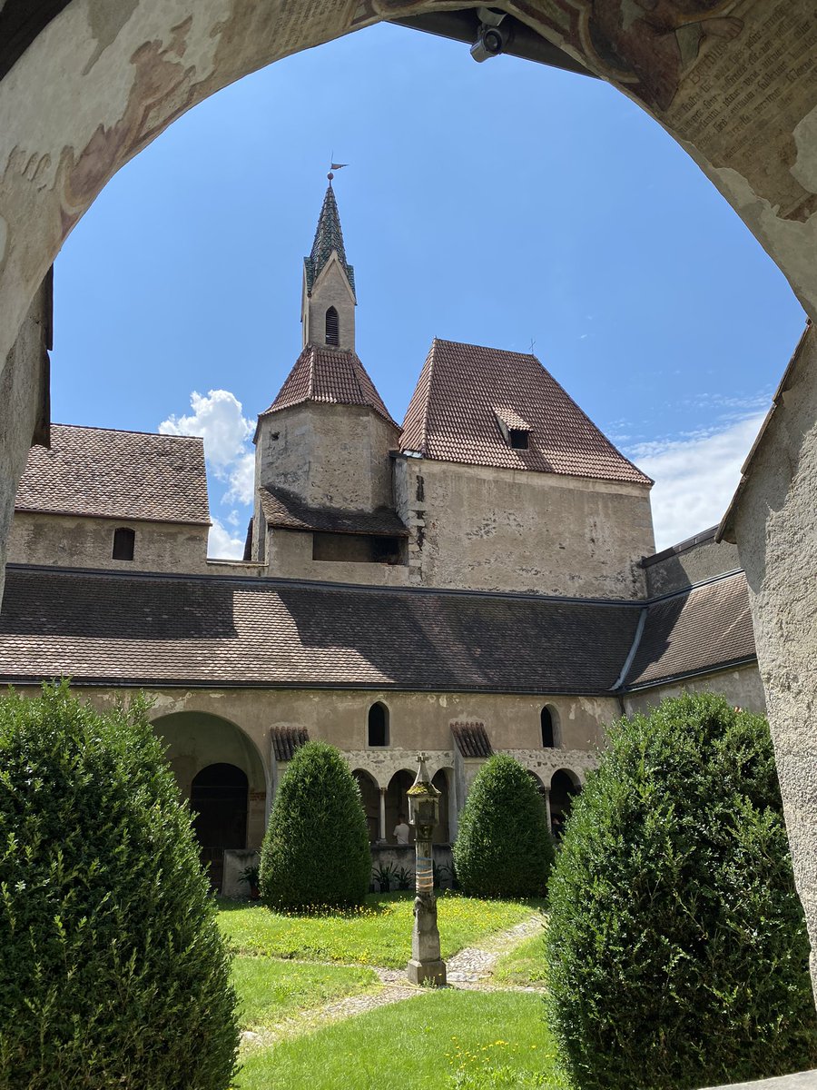 Hochtouren's tweet image. wer immer nach #Brixen/Südtirol kommt, sollte die wunderbaren Fresken aus dem 15. Jahrhundert im Kreuzgang des Domes nicht verpassen
