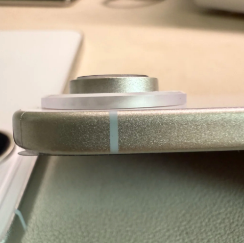 Lisa679371's tweet photo. The iPhone 17 Air’s camera bump looks seriously over the top 😮
And with only one lens… are we about to see some kind of hidden tech magic?
Is Apple cooking something wild—or just cutting corners for thinness?
#iPhone17Air #CameraDesign #AppleRumors #TechSpeculation https://t.co/JntRQ7gEud