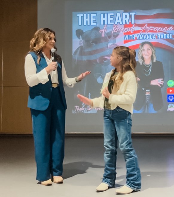 RadkeAmanda's tweet image. When I started speaking at agricultural conferences nearly 20 years ago, I never envisioned that one day I would share a stage with my own daughter.
Speaking alongside Scarlett at the Virginia Beef Cattle University was so special to me, and it was so encouraging to see how the…