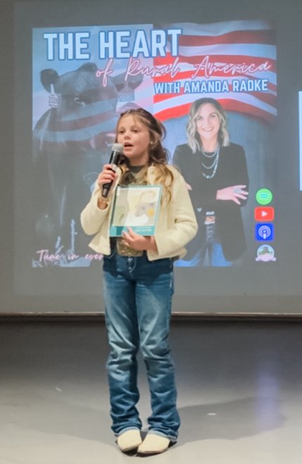 RadkeAmanda's tweet image. When I started speaking at agricultural conferences nearly 20 years ago, I never envisioned that one day I would share a stage with my own daughter.
Speaking alongside Scarlett at the Virginia Beef Cattle University was so special to me, and it was so encouraging to see how the…