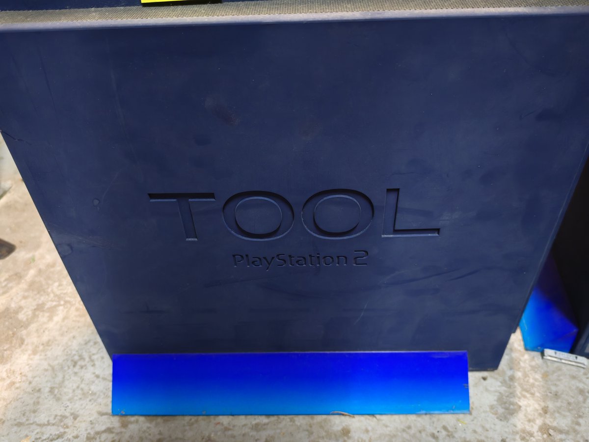 SomeCronzaGuy's tweet image. We all know the legendary aesthetic of the PS2, but did you know there was a 'Tool' dev kit variant that is the size of a PC? 👀
A fun discovery at work by a good friend of the team. I didn't even know this variant existed, let alone in Blue!