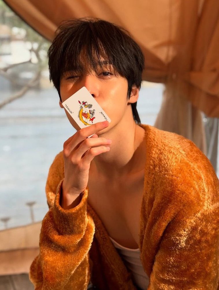 THEWORLDEP69's tweet image. every time i log in i'm flashbanged by yunho breasting boobily in that goddamn billboard photoshoot