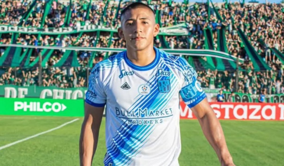 BarbettiJulian's tweet photo. #CGE #GELP Gimnasia busca cerrar dos negociaciones a contrarreloj antes del cierre del mercado:
- El volante central Juan Yangali de 25 años, que juega en San Telmo. 
- El delantero Sebastián Lomonaco de 26 años que pertenece a Godoy Cruz y viene de jugar en Grecia. https://t.co/Ki7KLDsm8L