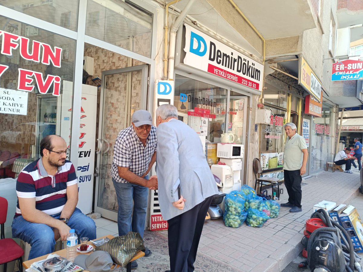 Zülfü DEMİRBAĞ (@zulfudemirbag23) on Twitter photo Eski Bağkur Caddesi'ndeki Hey Erkek Kuaförü İşletme Sahibi Durmuş Erbay kardeşimizle çalışanlarını ziyaret ettik.
<a href="/RTErdogan/">Recep Tayyip Erdoğan</a>
<a href="/abuyukgumus/">Ahmet Büyükgümüş</a>
<a href="/ak/">Akshay</a> Eski Bağkur Caddesi'ndeki Hey Erkek Kuaförü İşletme Sahibi Durmuş Erbay kardeşimizle çalışanlarını ziyaret ettik.
<a href="/RTErdogan/">Recep Tayyip Erdoğan</a>
<a href="/abuyukgumus/">Ahmet Büyükgümüş</a>
<a href="/ak/">Akshay</a>