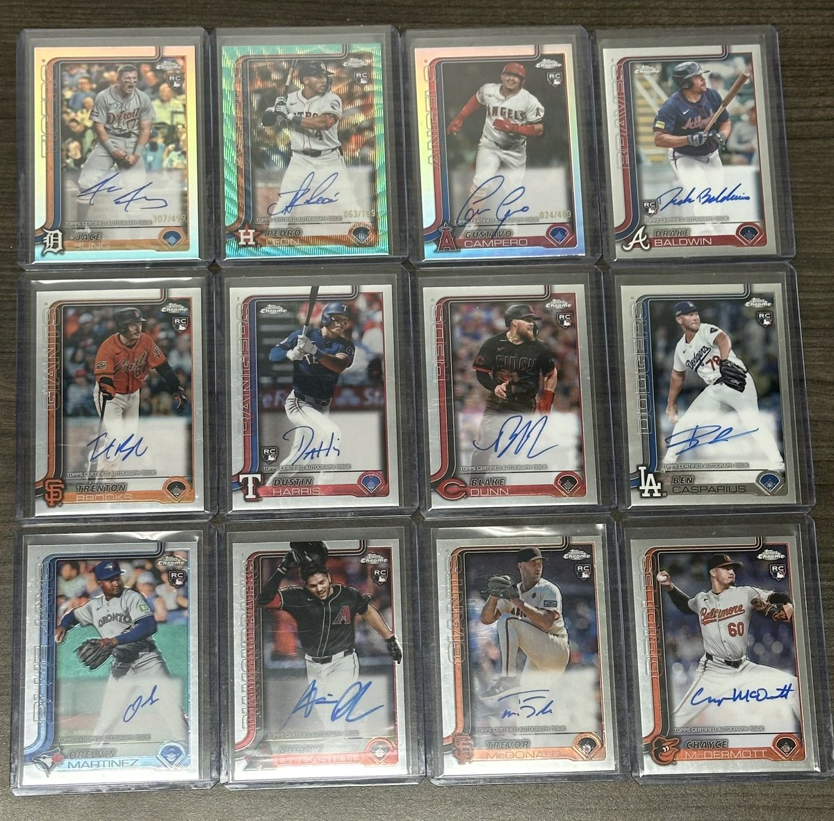 Just ripped a case of 2025 Topps Chrome. Here’s the autos. Over $2.5k for this. Absolute disaster of a product you put out this year <a href="/Topps/">Topps</a>