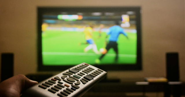 BuyCableFirst's tweet photo. Comcast Advertising's Laura Brandano-Lauta shares how sports advertising is harnessing the power of live TV to connect brands with passionate, engaged audiences to drive unmatched reach, relevance, and real-time impact. #ComcastEmp https://t.co/CcvXtj7gPn https://t.co/OW86WfPuEb