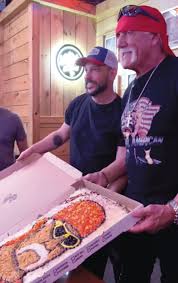 TheIndianaPizza's tweet image. This one hurts.
Here's a VERY RARE photo of Hulk Hogan with a Hulk Hogan pizza.
Thanks for the memories, Hulkster. #RIPHulk