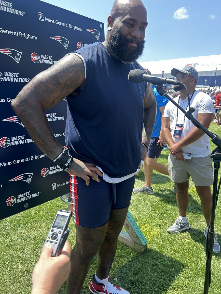 official_aveee's tweet image. Morgan Moses on Drake Maye, who Moses referred to as his “star quarterback” earlier: 

“Special” 

“The things he&apos;s able to do, run, throw the ball downfield, extend plays”