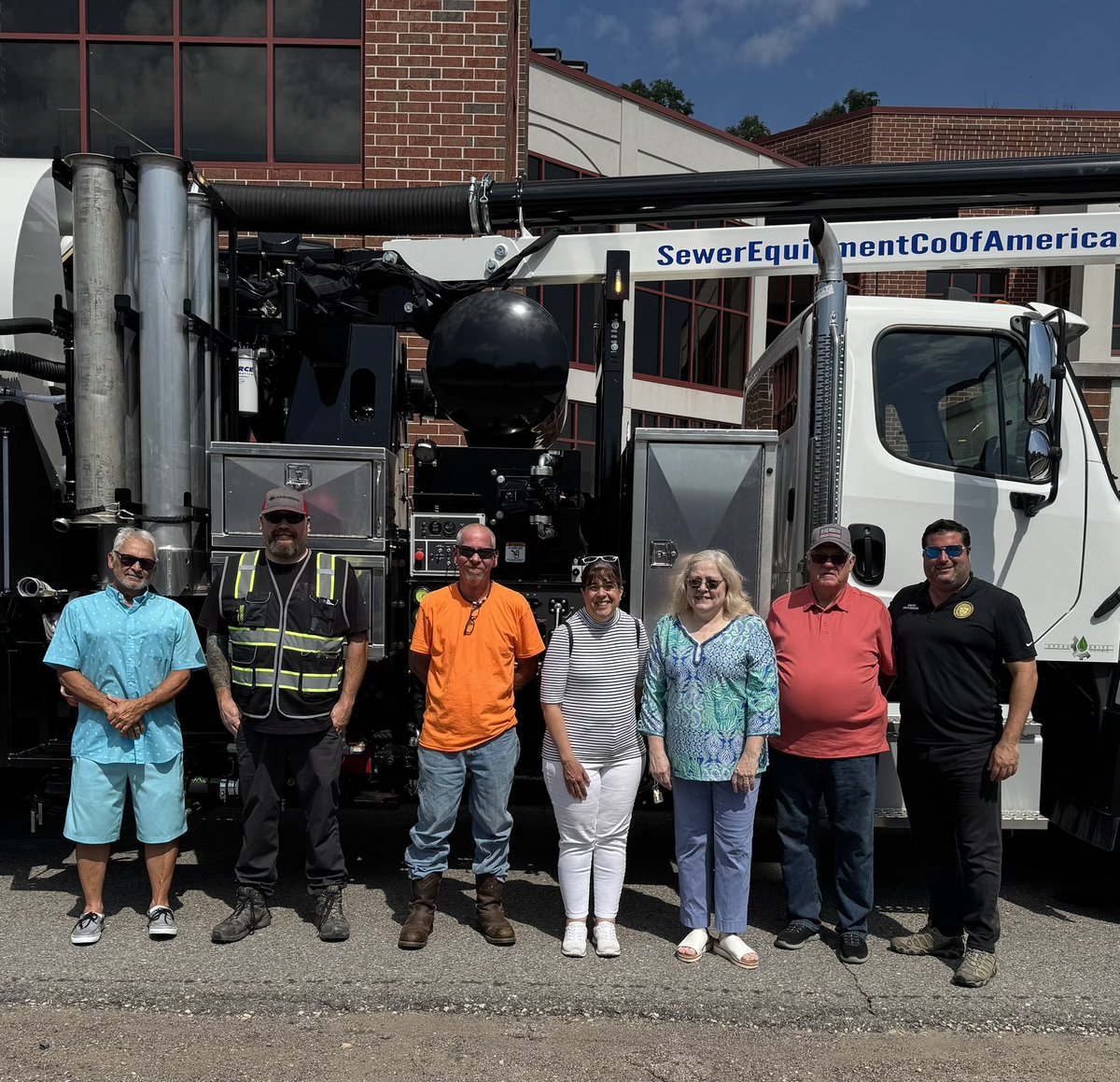 SenRobinsonPA's tweet image. I was happy to help Char-West Council of Governments secure this new Combination Vacuum Hydro Jet Sewer Truck. Built in Dixon, Il, this state-of-the-art machine will help in flood mitigation and relieve sewer issues for at least 12 communities in our region and PennDOT.